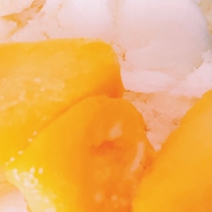 冷凍マンゴーとオートミール入りバニラヨーグルト